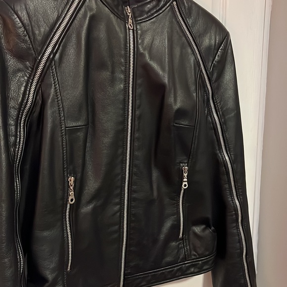 Ladies Leather Jacket - Picture 3 of 6